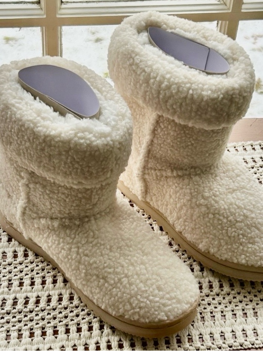 Cozy Cream Shearling Women's Boots Size Small Fits Size 7-8 Neutral Rubber Soles